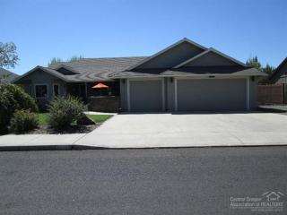 2515 Canyon Dr, Eagle Crest, OR 97756-1159