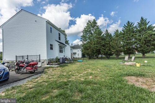 53 Loudoun St, Lovettsville, VA 20180-8513