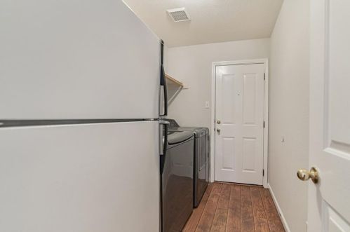 6868 Auckland Dr, Austin TX  78749-4139 exterior