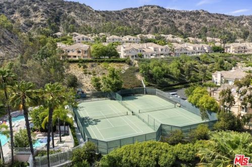 889 Calle Amable, Glendale CA  91208-3058 exterior