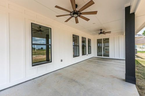 1319 Palomino Trl, Angleton TX 77515-9682 exterior