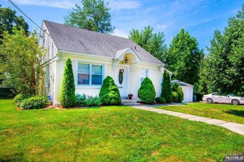 55 Sherwood Rd, Dumont, NJ 07628-1816