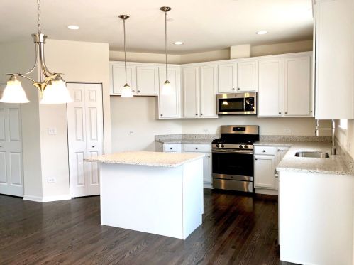 1937 Continental Ave, Naperville IL  60563-3905 exterior