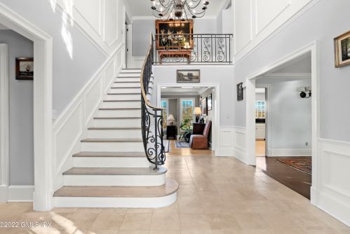 345 Round Hill Rd, Greenwich CT  06831-3303 exterior