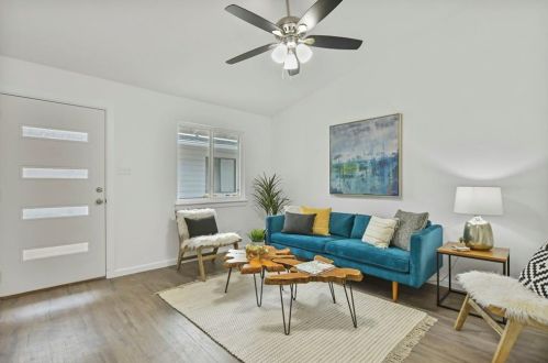 710 34th St, Austin, TX 78705-1231