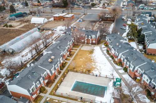 8272 Williamsburg Park Cir, Sandy UT 84070-0517 exterior