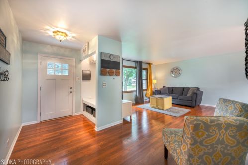 1085 Poplar Ln, Hanover Park, IL 60103-5667