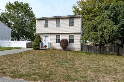 75 Sagamore St, Warwick, RI 02889-9621