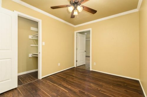 921 Western Ave, Angleton TX 77515-4256 exterior