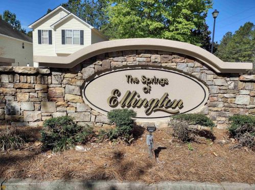 70 Desota Dr, Porterdale, GA 30016-1316