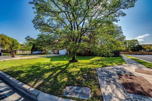 8409 Axis Dr, Austin TX  78749-3715 exterior