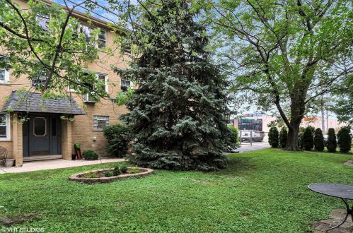 8855 Greenwood Ave, Niles IL  60714-1415 exterior