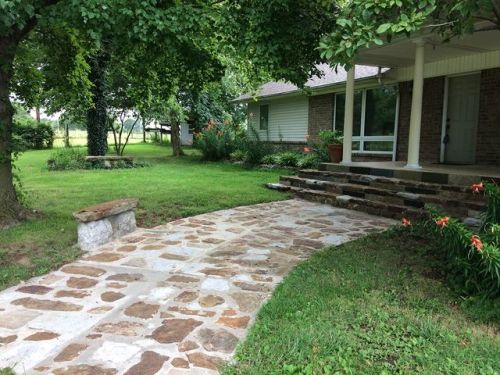25240 Hunters Rd, Gravette, AR 72736-8904