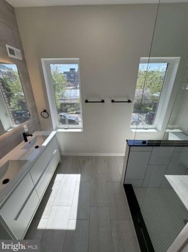 2501 Firth St, Philadelphia, PA 19125-3110