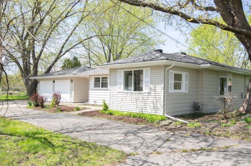 208 Sydenham St, Spring Grove IL  60081-9682 exterior
