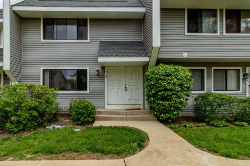 5135 Carol Ln, Gurnee, IL 60031-1733