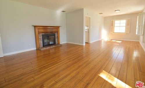 13941 Peach Grove St, Van Nuys, CA 91423-1938