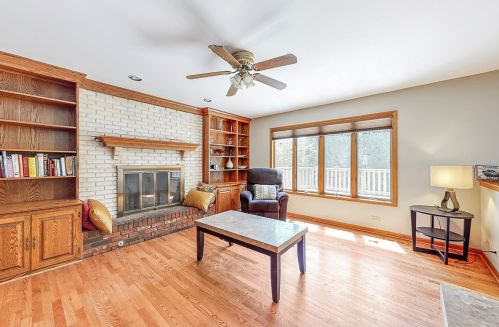 8143 Oak Ln, Niles IL  60714-2720 exterior