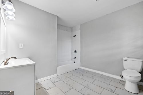 2916 Handy Dr, Atlanta GA  30318-7239 exterior