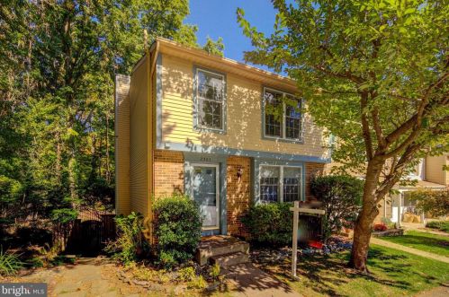 2301 Middle Creek Ln, Herndon, VA 20191-2720