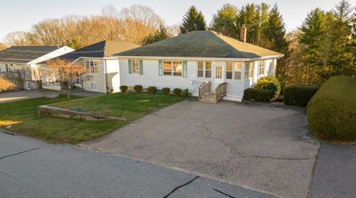 25 Batterson Ave, Westerly, RI 02891-2026