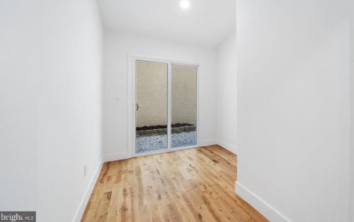 512 4 St, Philadelphia PA 19133-3105 exterior