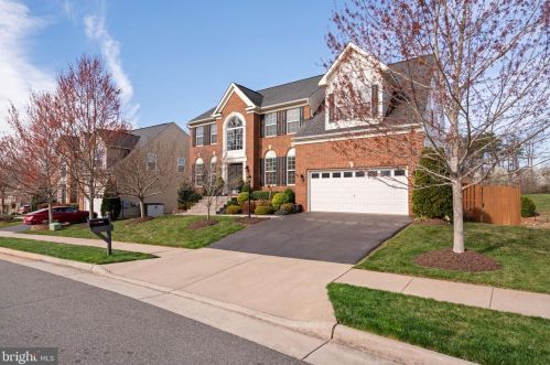 15340 Wits End Dr, Woodbridge, VA 22193-5889