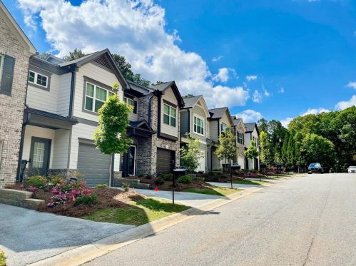 3175 Meadowstone Ln, Atlanta, GA 30331-2939