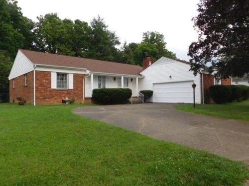 1 Larchmont Dr, Huntington, WV 25705-2207