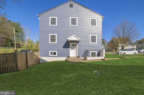 5536 Hollins Ln, Springfield, VA 22015-1954
