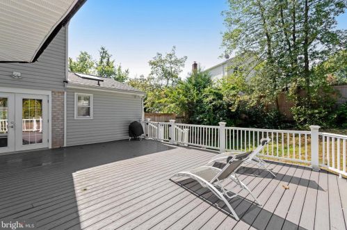 6808 Houndmaster Rd, Springfield VA  22152-2715 exterior