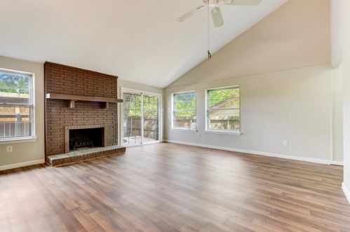 2043 Clubview Dr, Carrollton TX 75006-1703 exterior