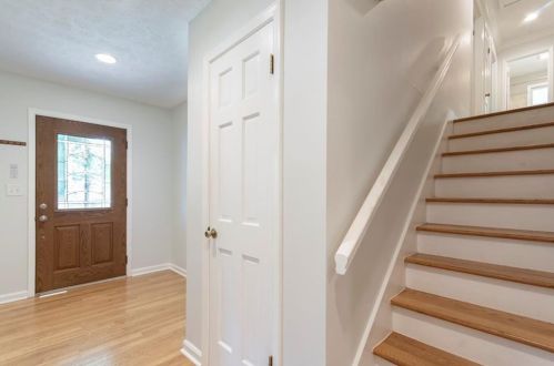 6769 Lockridge Dr, Atlanta, GA 30360-1555