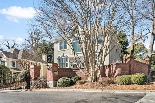 2044 Lenox Cove Cir, Atlanta GA  30319-5377 exterior