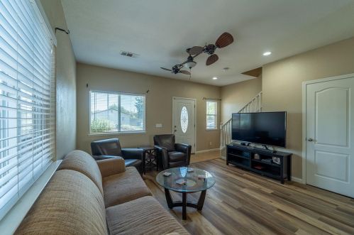 1061 Vermont Ave, Turlock CA  95380-5341 exterior