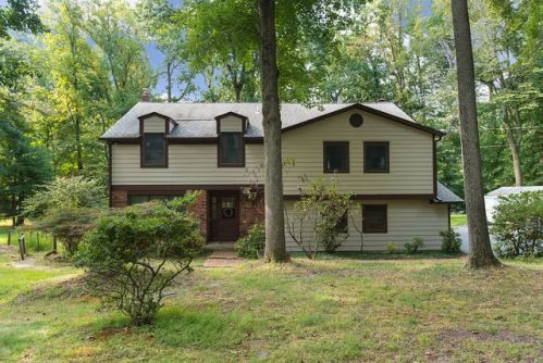 36 Fairview Dr, Flemington, NJ 08822-4532