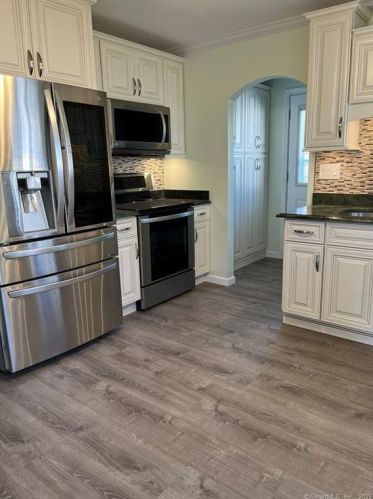 4 Cheryl Ave, Wallingford CT  06492-3911 exterior