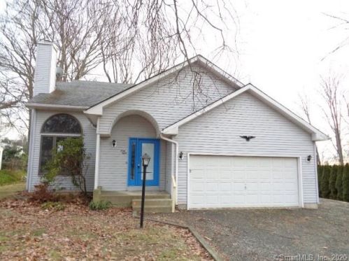 68 Lindberg St, Torrington, CT 06790-3431
