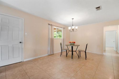 521 Gardenia St, Angleton TX 77515-4865 exterior