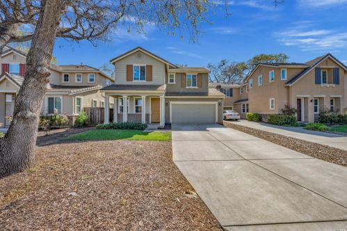 413 Comstock Way, Vacaville CA  95688-3128 exterior