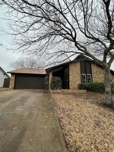 7812 Pebblebrook Dr, Fort Worth TX  76148-1816 exterior