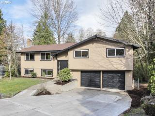 250 La Mesa Ct, Damascus, OR 97080