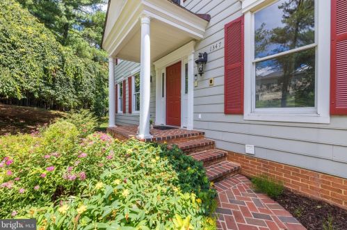 1347 Lancia Dr, Mc Lean, VA 22102-2203
