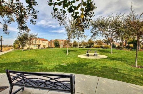 9979 Asilomar Ln, Elk Grove CA  95757-2549 exterior