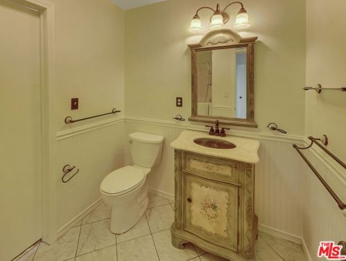 624 Hilda St, Anaheim CA  92806-4305 exterior