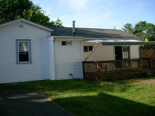 8 Barton Ave, Warwick, RI 02889-5803