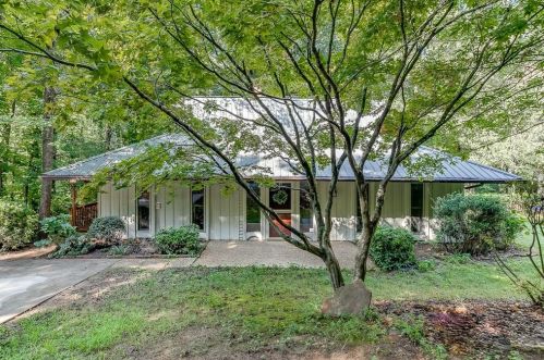 652 Wilshire Pl, Gainesville, GA 30501-3141
