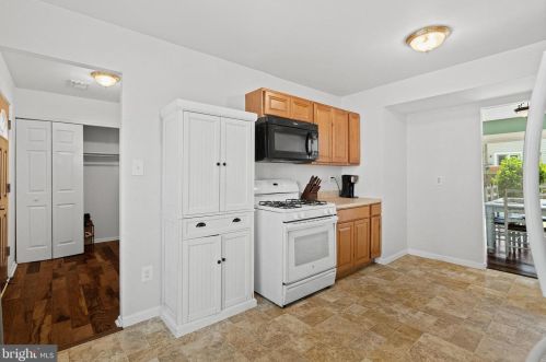 5454 Lighthouse Ln, Springfield VA  22015-1934 exterior