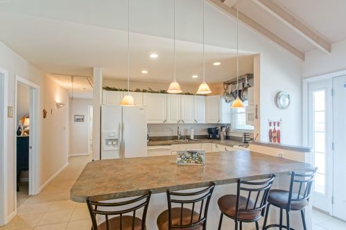 16 Las Vegas Rd, Lavallette NJ 08735-1815 exterior