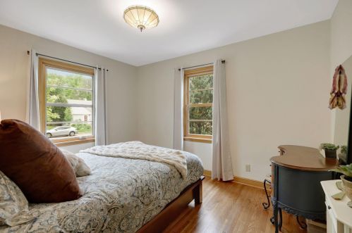 879 Hoyt Ave, Saint Paul MN  55106-1042 exterior